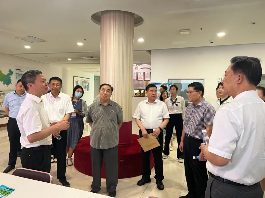 张伯礼院士等多名院士和专家莅临河北省中药材检测中心指导工作