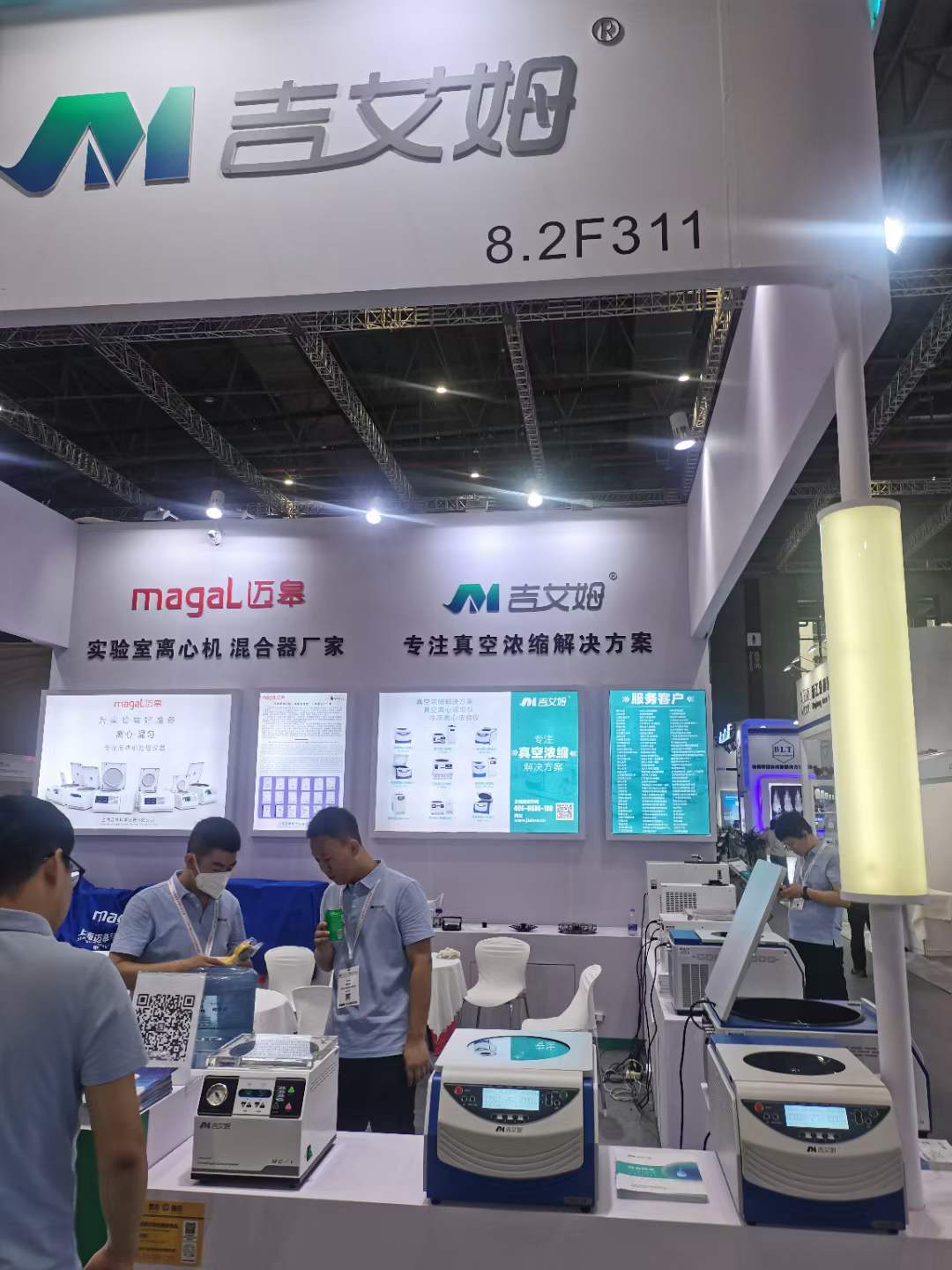 今早朋友圈的慕尼黑展会图片，有检测家、中仪宇盛、吉艾姆、阿尔塔等
